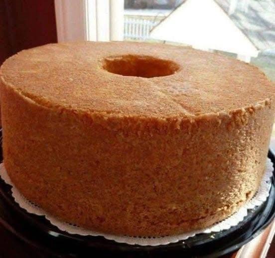 A Lady Gave My Mother This Recipe in 1953 – 7 Up Pound Cake